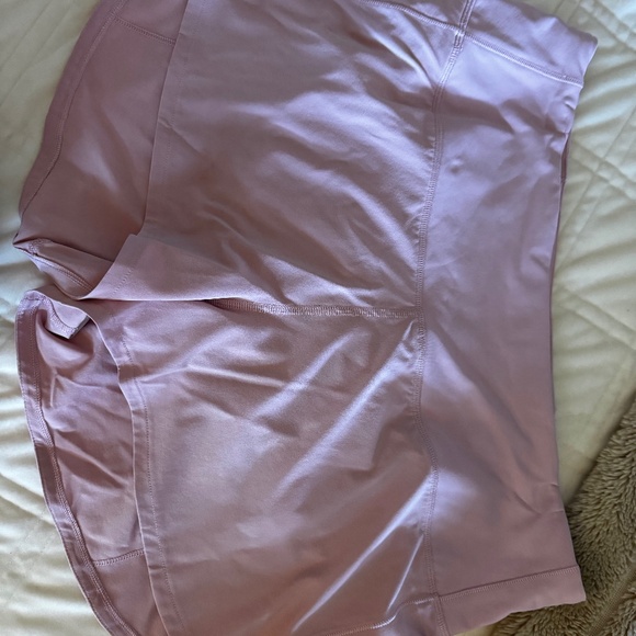 Lululemon shorts Hottie Hot 2.5 size 12 - Picture 1 of 3